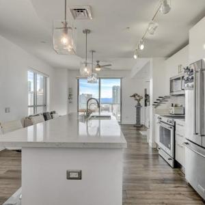 Three Bedroom High Rise with Panoramic City Views