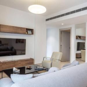 Lovely 2 Bed Home in Clemenceau