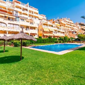 Cubo's Benalmadena Apartment Pool & Parking