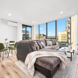Scenic 2BR Retreat w Mountain View n Free Parking