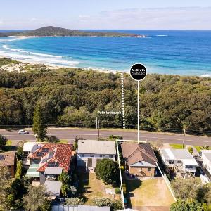 Sunset Shores 1 Surf Air  24 Marine Dr - air con  Wi-Fi across to the beach