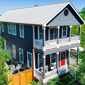 Main St Retreat 2 Homes 2 Hot Tubs On 1 Acres Sleeps 12