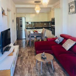 Beachside Flat Gjiri i Lalzit Garden and Balcony