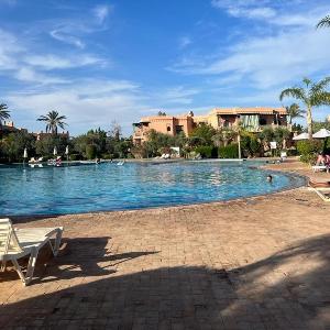 Appartement charmant avec piscine