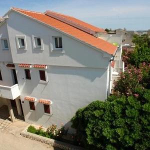 Apartments with parking space Pag - 27835