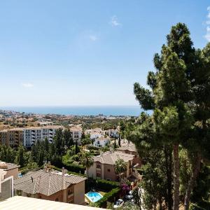 Charming Penthouse in Calahonda with Panoramic views!