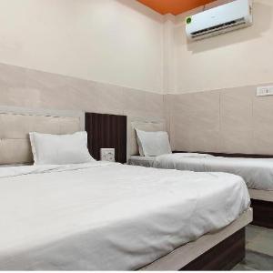 Hotel Rawat 500 Meters form Janana Hospital