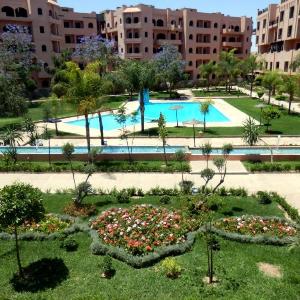 Cosy Apartment Stay With Garden And Pools