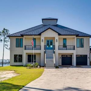 Waterfront Navarre Retreat | Parking | Sleeps 8