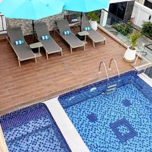 New Vibrant Charm w/Pool +HotTub | Gym | Wi-Fi