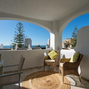 Apartment Sleeps 4 with Sea Views