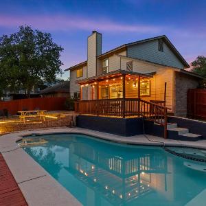 Pool Putt-Putt Fire Pit Sleeps 16