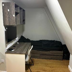 Apartment - Sleeps 1 - On Street Parking - Tv