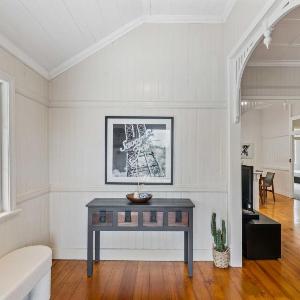 Modern 3BR Home in Coorparoo Near Brisbane City