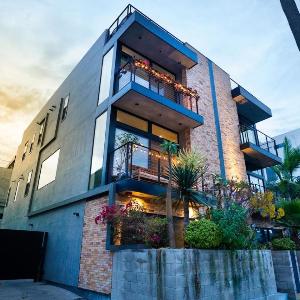 Hollywood Retreat with Rooftop Lounge and Gym