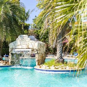Coral Breeze Apartment with shared pool for 4 people