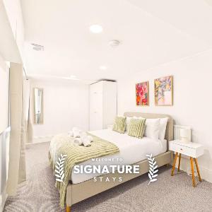 NEW Modern Fairview Home by Signature Stays - Sleeps 8 - Parking