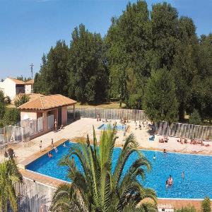 Sunny Coastal Escape in Saint-Cyprien