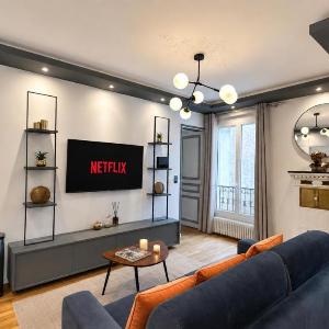 1 Bedroom Elegant Apartment Near Eiffel Tower with Netflix