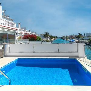 WELCS CASA 441 EMP con piscina y vista al canal