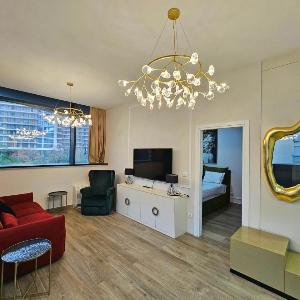 Royal Gardens cosy corner apartment