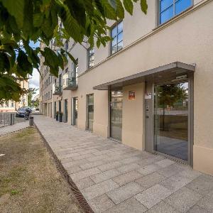 Przestronny Apartament z Tarasem i Parkingiem by Renters Restige