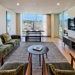 Central Te Aro 2BR with Balcony & City Views