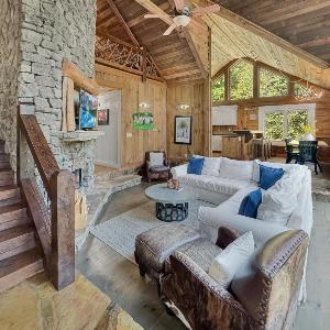 Four Seasons Mountain Escape