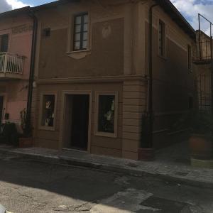 Viale Del Re 33