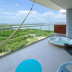 1 Bedroom with Jacuzzi. Sea and Swamp View