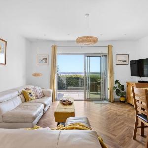 Seacroft - 6 guests 3 bedrooms WiFi dog friendly sea view