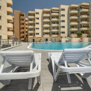 Charming 2-Bedroom Apartment with Ocean Views in Adeje