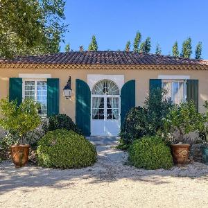 4 Bedroom Nice Home In Raphèle-Les-Arles