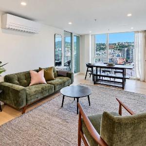 Wellington CBD 3BR with Pool Gym & Views