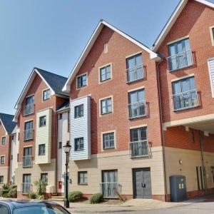 Air Maison - Centra Flat with Secured Gated Parking Near Gunwharf