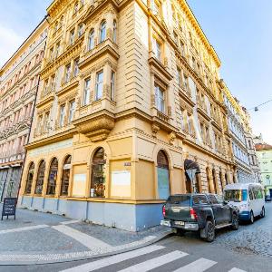 Prague Days - Four Bedroom Apartment with Workspace and 250Mbs WiFi in New Town