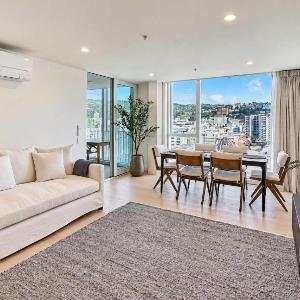Hyde Lane Stay - 3BR with Pool Gym & Views