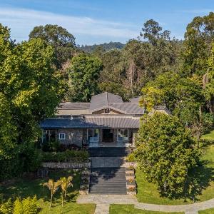 StayVista at Sunny Woodlands with Forest View Bonfire
