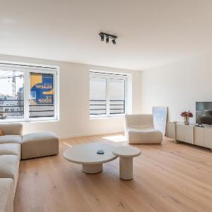 Bright Apartment for 2 with Spacious Terrace & Views