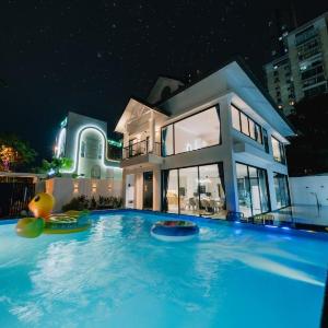 Carnival Luxury Pool Villa HCMC
