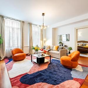 Prague Days - Three Bedroom Apartment with AC Desk and 100Mbs WiFi in New Town