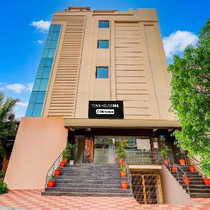 POP 84679D Oyo Townhouse Gajuwaka Centre