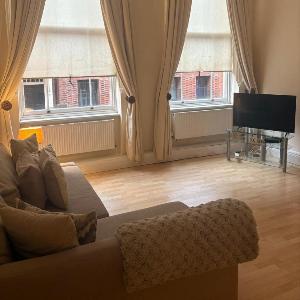 Super Central Super Spacious City centre apartment Parking Sleeps 6