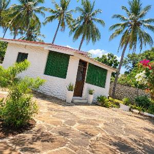 Swahili-Style 1-Bedroom Very Near Diani Beach