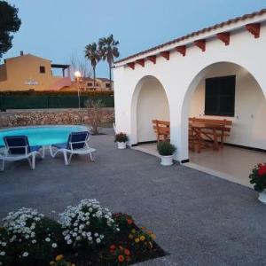 Villa familiar con piscina privada en Calan Blanes