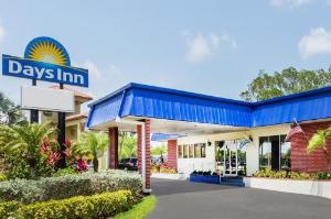 Days Inn by Wyndham Fort Myers Springs Resort, Fort Myers
