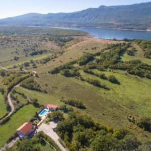 Three-Bedroom Holiday Home in Dabar