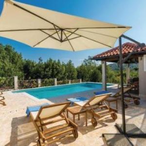 Three-Bedroom Holiday Home in Doli