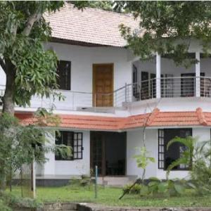 Lovedale Lakeside Homestay
