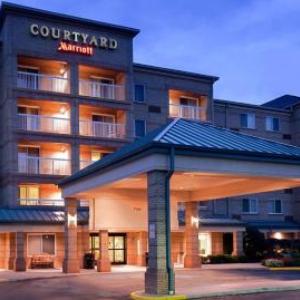 Hotels near Crushers Stadium - Courtyard by Marriott Cleveland Airport South